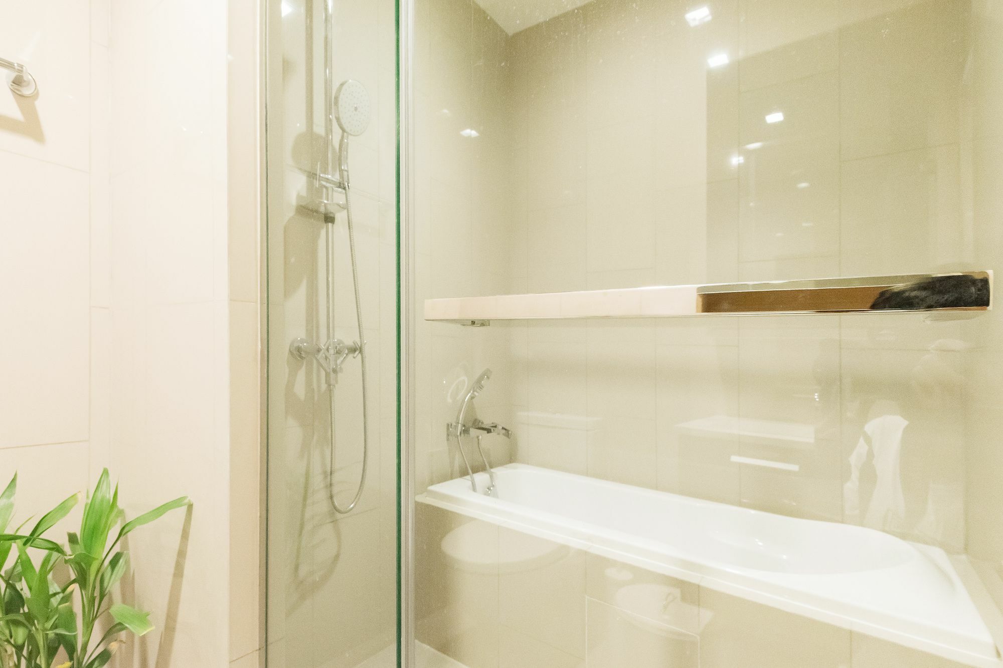 Hasu Haus By Favstay Bangkok Esterno foto